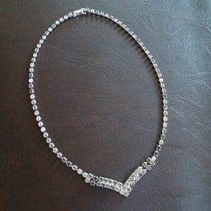 Rhinestone/silver necklece
